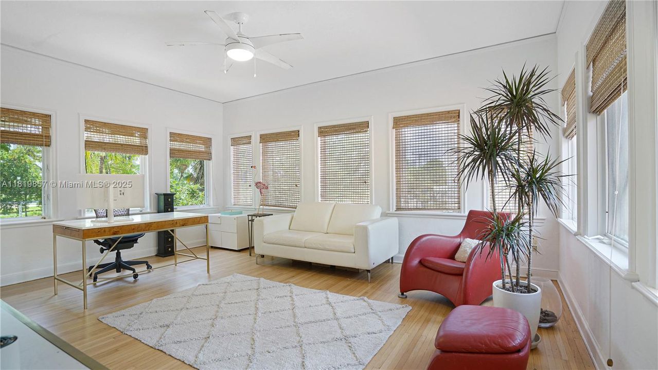 На продажу: $5,995,000 (4 спален, 3 ванн, 5052 Квадратных фут)