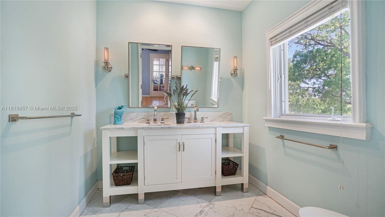 На продажу: $5,995,000 (4 спален, 3 ванн, 5052 Квадратных фут)