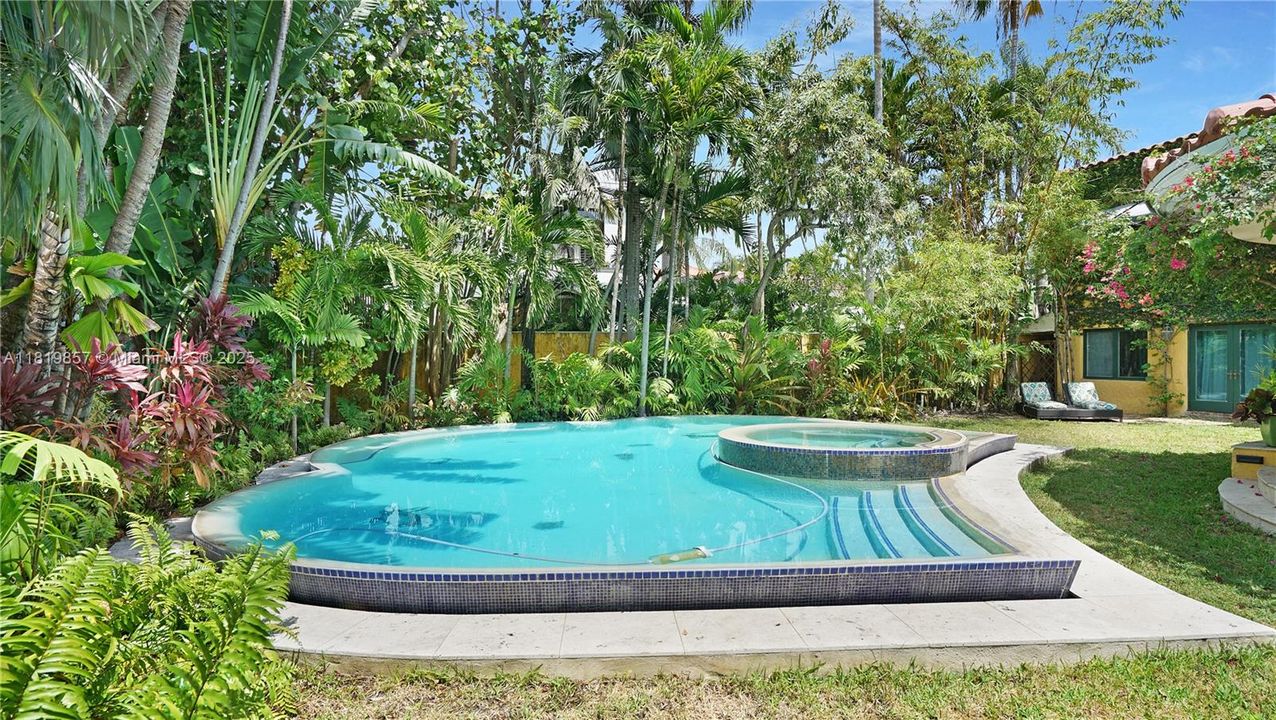 На продажу: $5,995,000 (4 спален, 3 ванн, 5052 Квадратных фут)