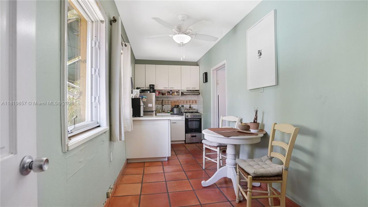 На продажу: $5,995,000 (4 спален, 3 ванн, 5052 Квадратных фут)