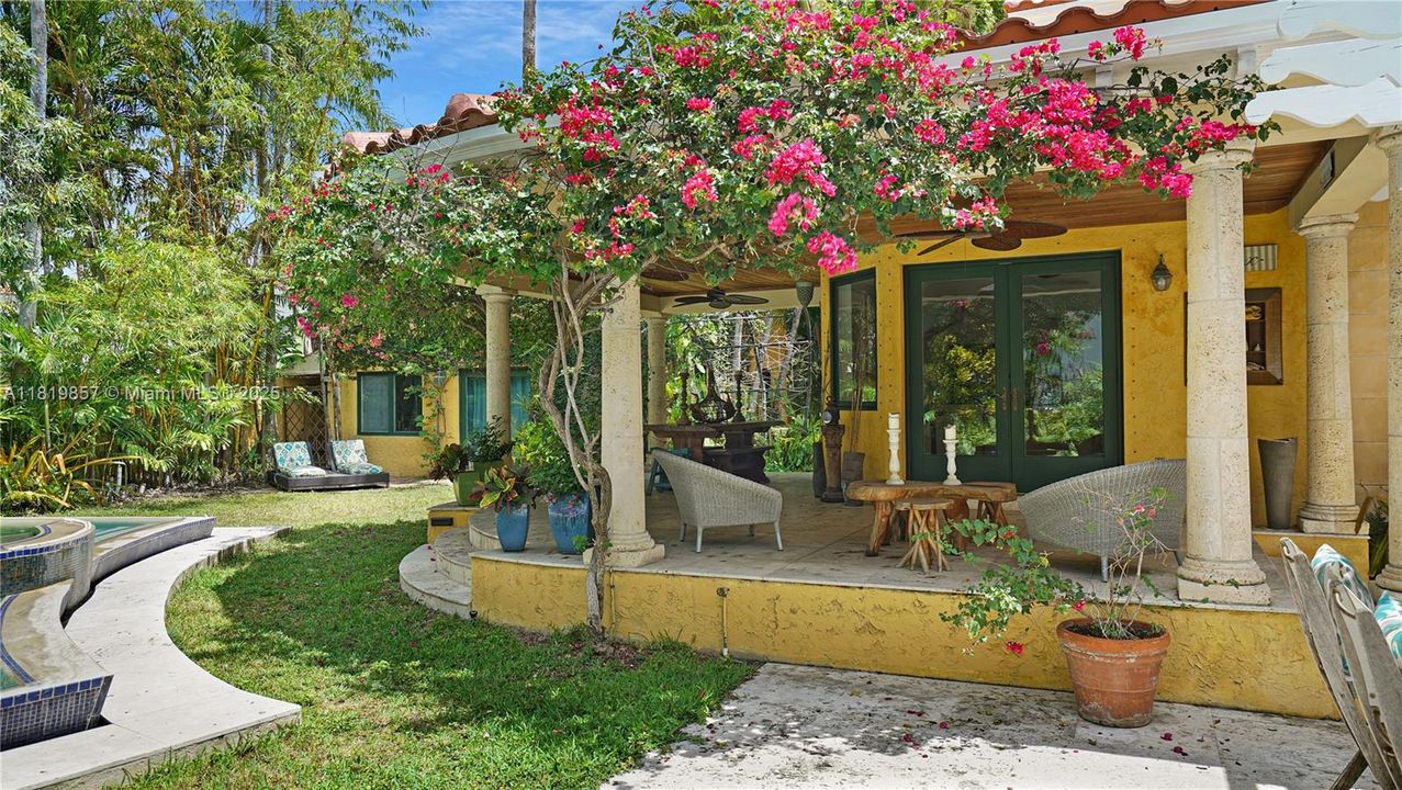 На продажу: $5,995,000 (4 спален, 3 ванн, 5052 Квадратных фут)