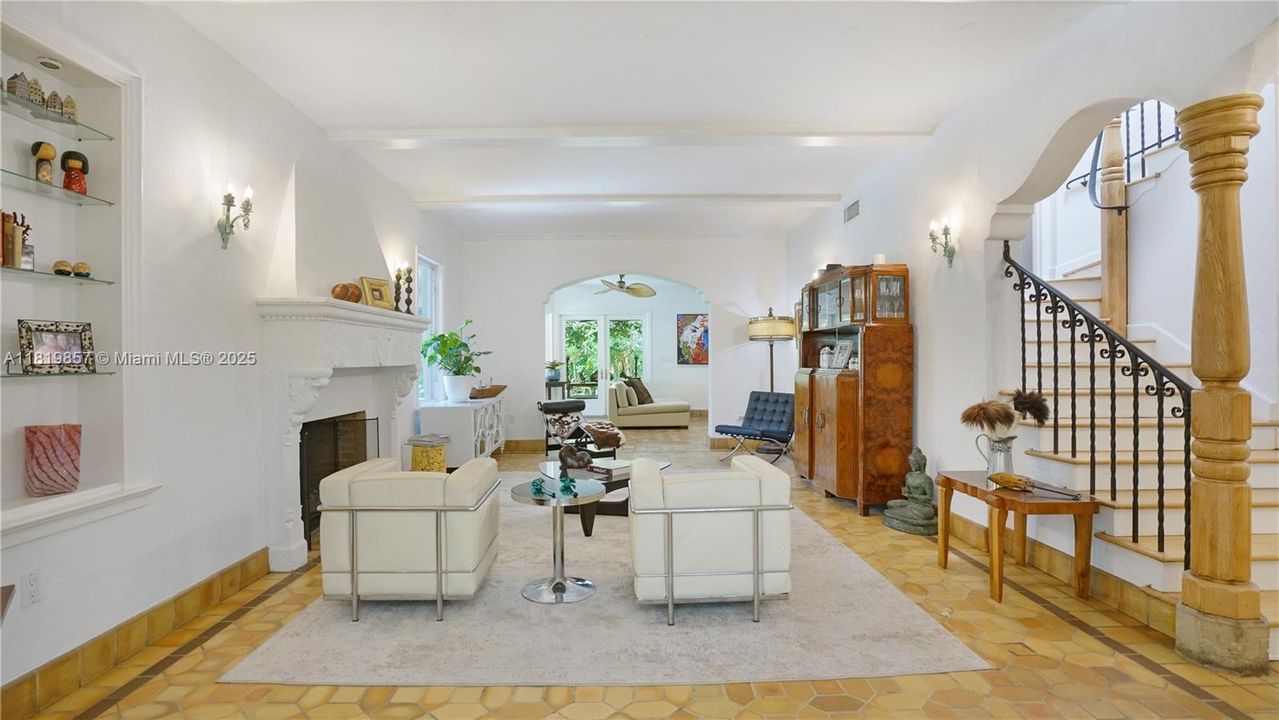 На продажу: $5,995,000 (4 спален, 3 ванн, 5052 Квадратных фут)