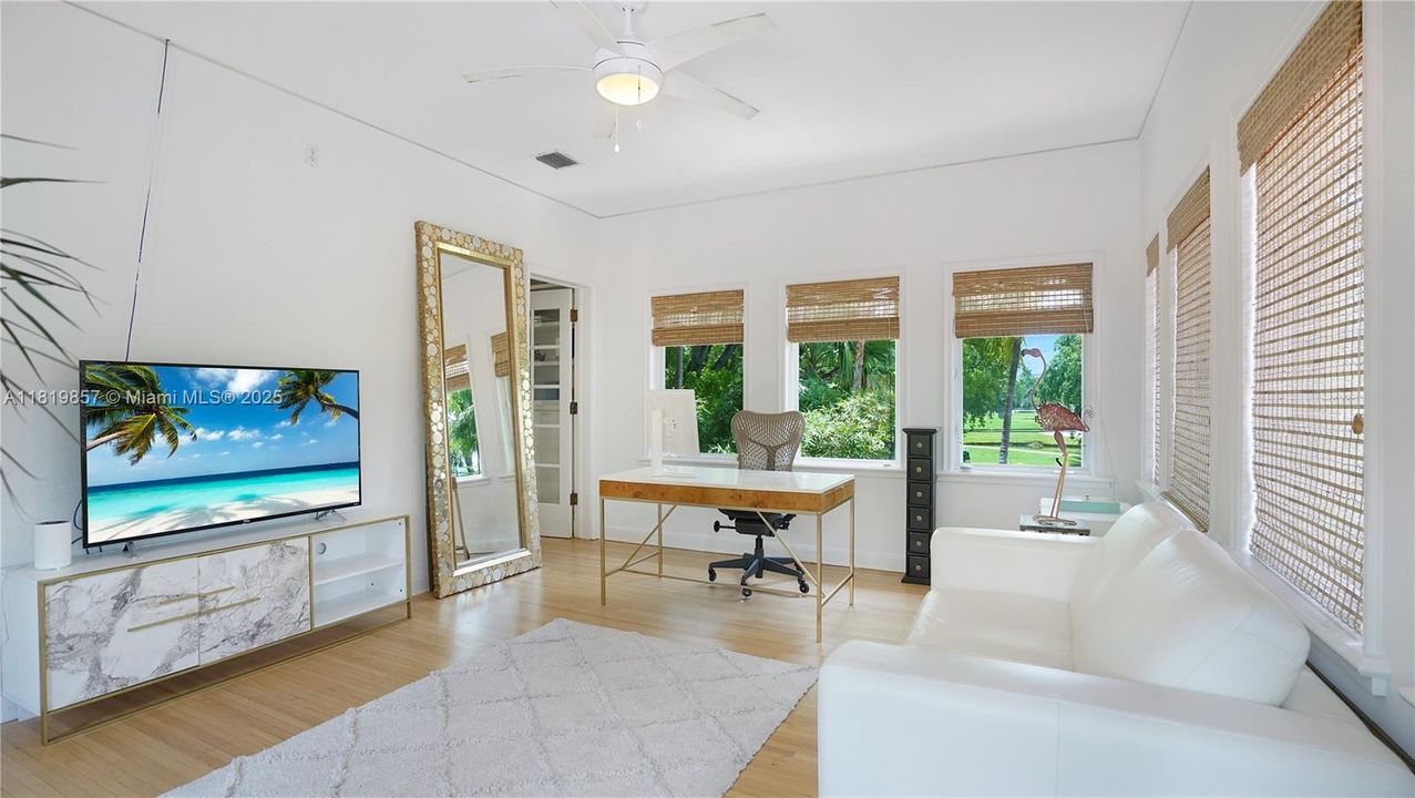 На продажу: $5,995,000 (4 спален, 3 ванн, 5052 Квадратных фут)