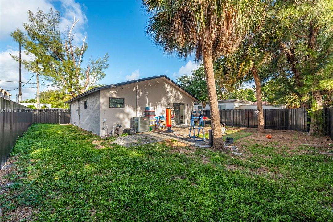 For Sale: $1,200,000 (0.23 acres)