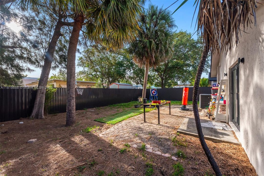 For Sale: $1,200,000 (0.23 acres)