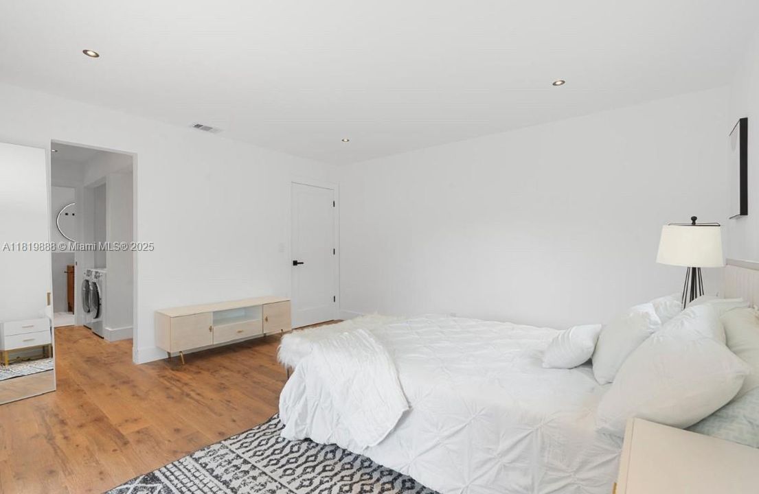 For Sale: $1,200,000 (0.23 acres)