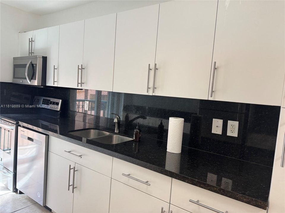 En Venta: $375,000 (1 camas, 1 baños, 810 Pies cuadrados)