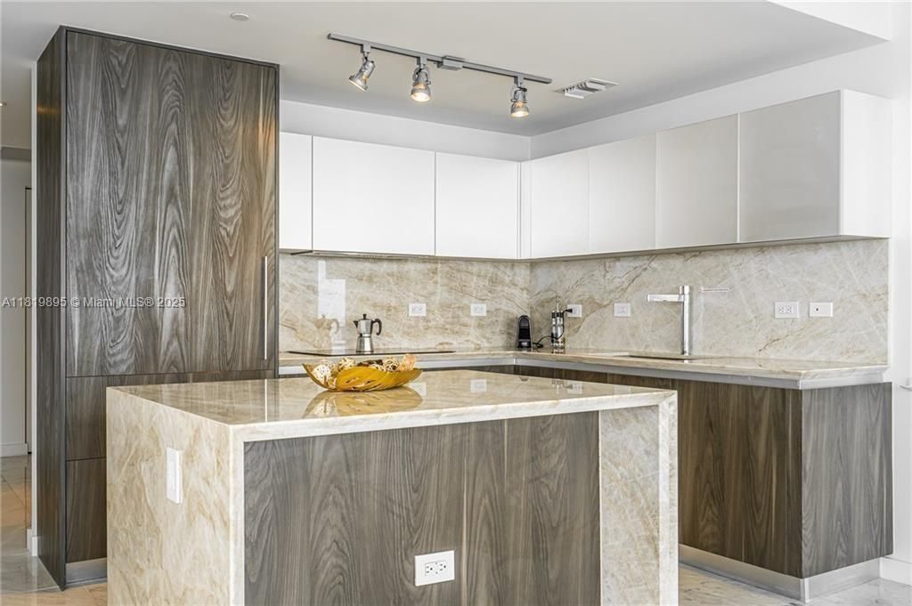En Venta: $1,790,000 (3 camas, 3 baños, 1634 Pies cuadrados)