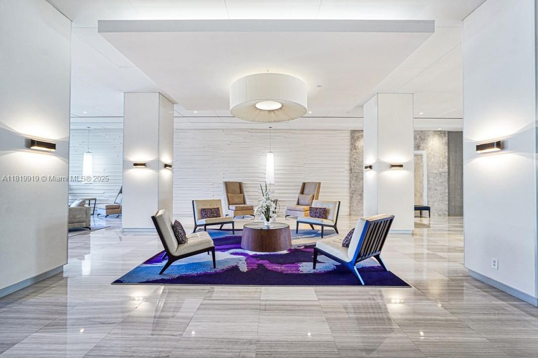 最近售出: $369,000 (1 贝兹, 1 浴室, 991 平方英尺)