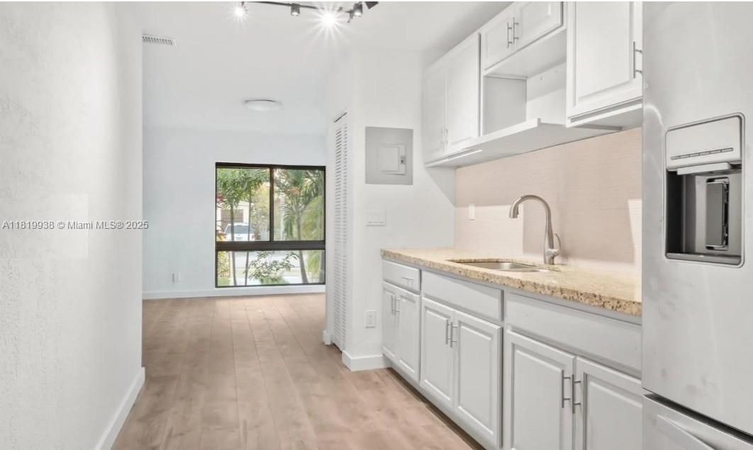 Active With Contract: $550,000 (3 beds, 2 baths, 1048 Square Feet)