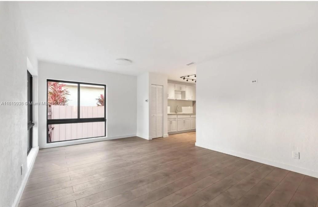 Active With Contract: $550,000 (3 beds, 2 baths, 1048 Square Feet)