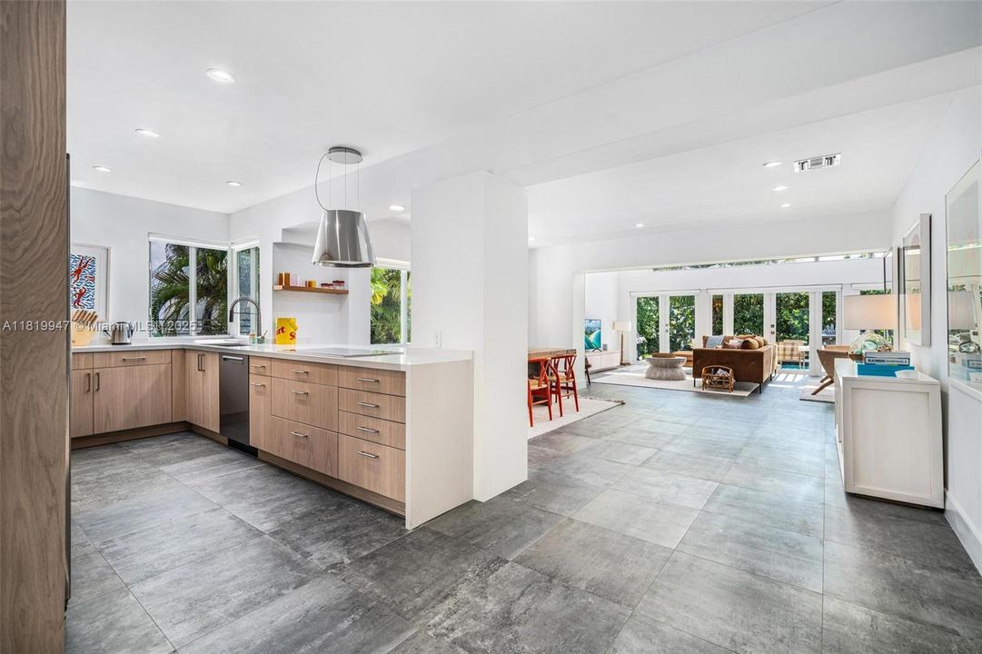 En Venta: $3,750,000 (3 camas, 3 baños, 2529 Pies cuadrados)