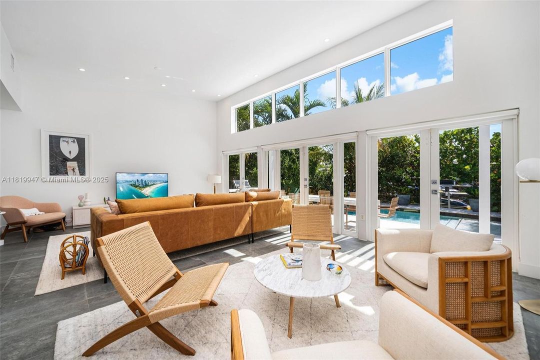 En Venta: $3,750,000 (3 camas, 3 baños, 2529 Pies cuadrados)