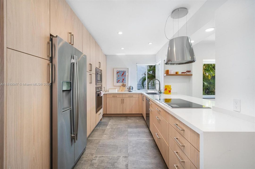 En Venta: $3,750,000 (3 camas, 3 baños, 2529 Pies cuadrados)