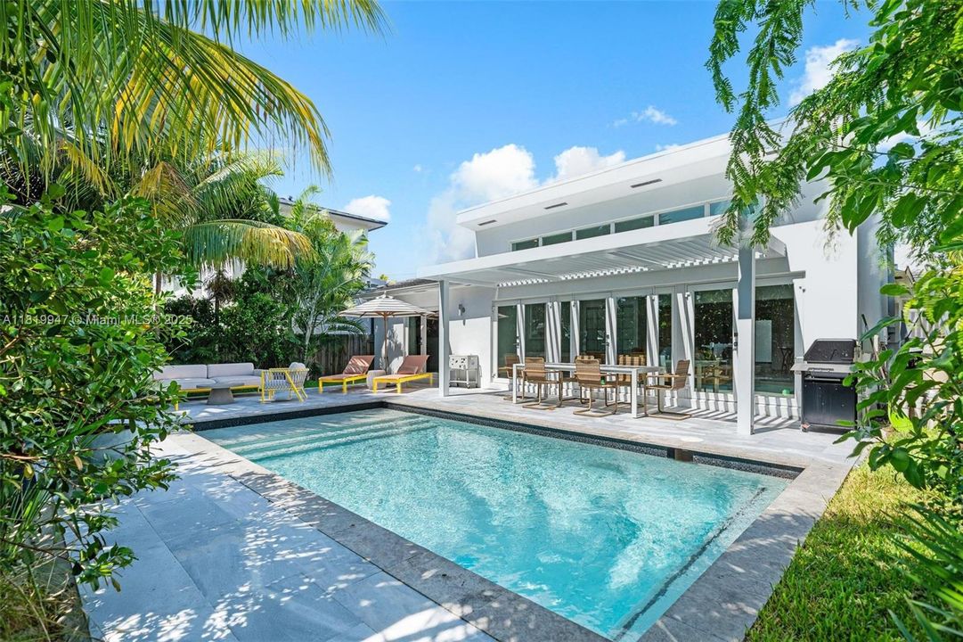 En Venta: $3,750,000 (3 camas, 3 baños, 2529 Pies cuadrados)