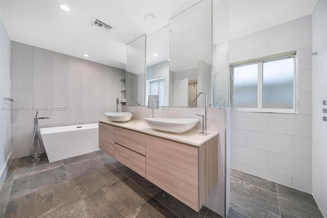 En Venta: $3,750,000 (3 camas, 3 baños, 2529 Pies cuadrados)