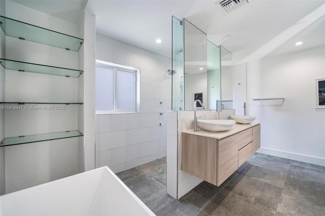 En Venta: $3,750,000 (3 camas, 3 baños, 2529 Pies cuadrados)