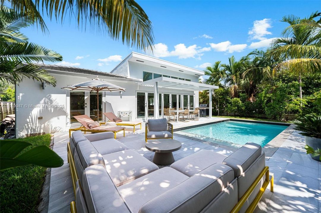 En Venta: $3,750,000 (3 camas, 3 baños, 2529 Pies cuadrados)