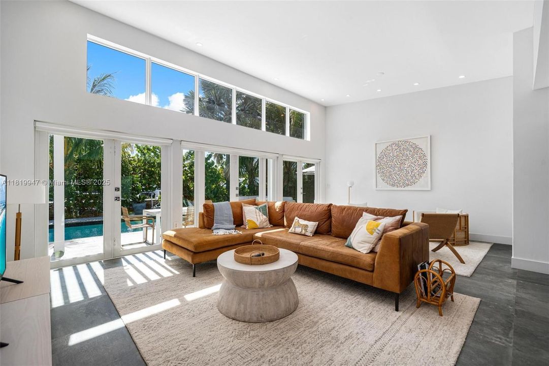 En Venta: $3,750,000 (3 camas, 3 baños, 2529 Pies cuadrados)