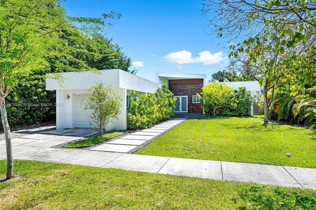 En Venta: $3,750,000 (3 camas, 3 baños, 2529 Pies cuadrados)