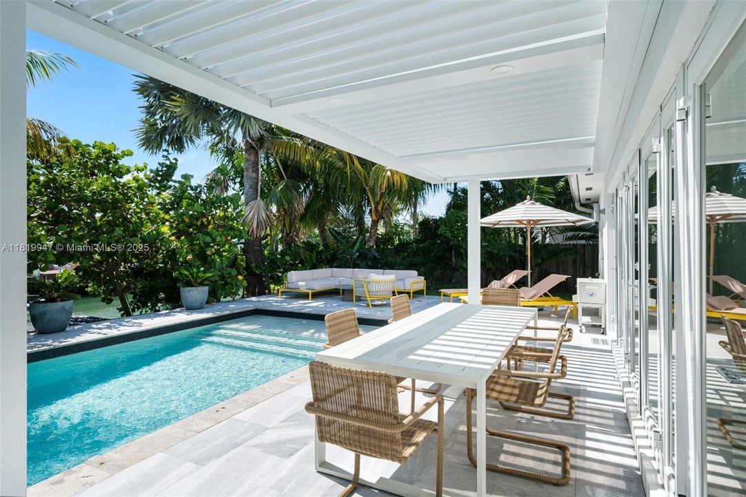 En Venta: $3,750,000 (3 camas, 3 baños, 2529 Pies cuadrados)