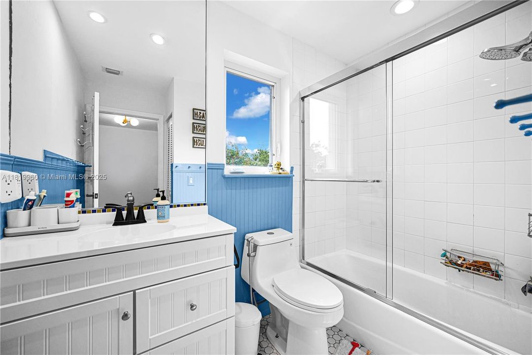 Vendido Recientemente: $918,000 (3 camas, 2 baños, 1919 Pies cuadrados)