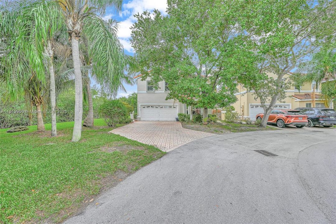 Vendido Recientemente: $918,000 (3 camas, 2 baños, 1919 Pies cuadrados)