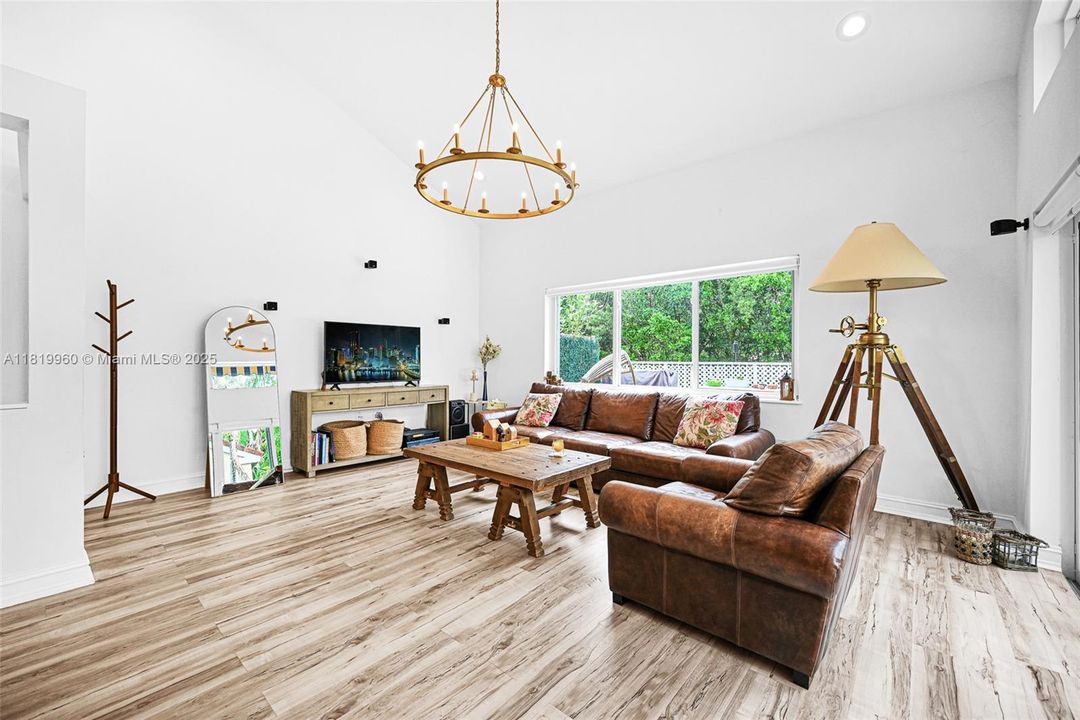 Vendido Recientemente: $918,000 (3 camas, 2 baños, 1919 Pies cuadrados)