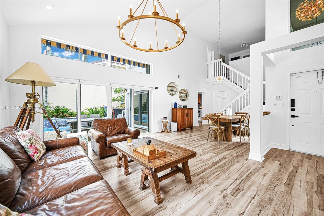 Vendido Recientemente: $918,000 (3 camas, 2 baños, 1919 Pies cuadrados)