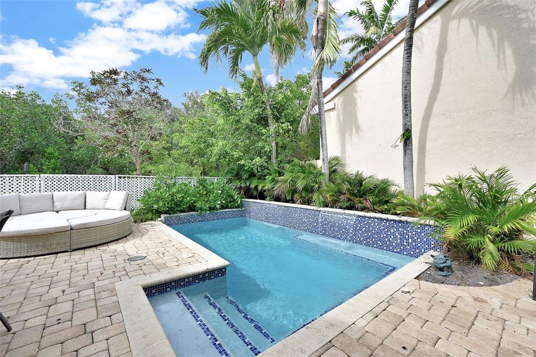 Vendido Recientemente: $918,000 (3 camas, 2 baños, 1919 Pies cuadrados)