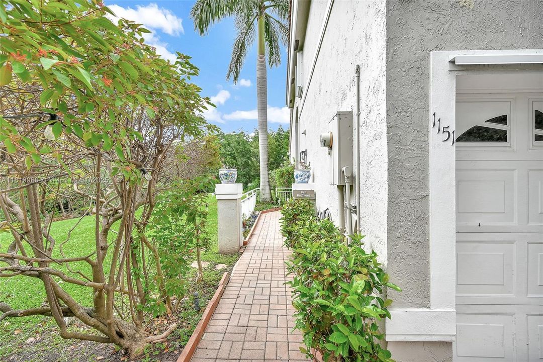 Vendido Recientemente: $918,000 (3 camas, 2 baños, 1919 Pies cuadrados)