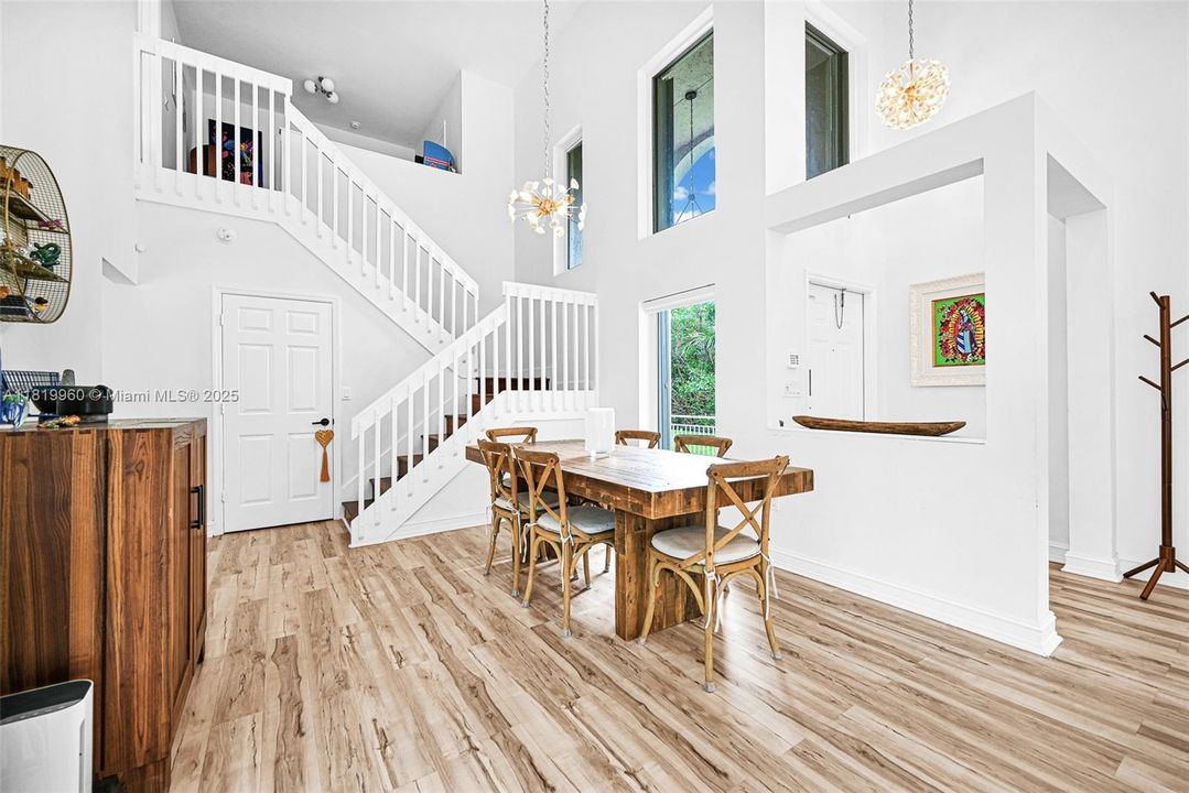 Vendido Recientemente: $918,000 (3 camas, 2 baños, 1919 Pies cuadrados)