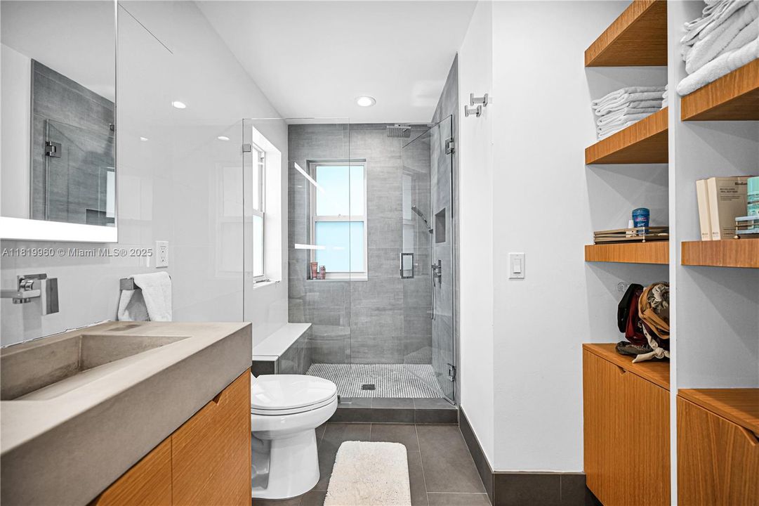 Vendido Recientemente: $918,000 (3 camas, 2 baños, 1919 Pies cuadrados)