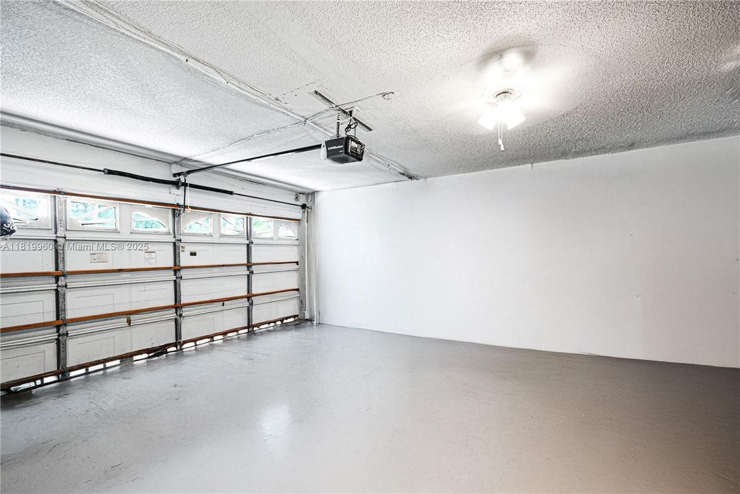 Vendido Recientemente: $918,000 (3 camas, 2 baños, 1919 Pies cuadrados)