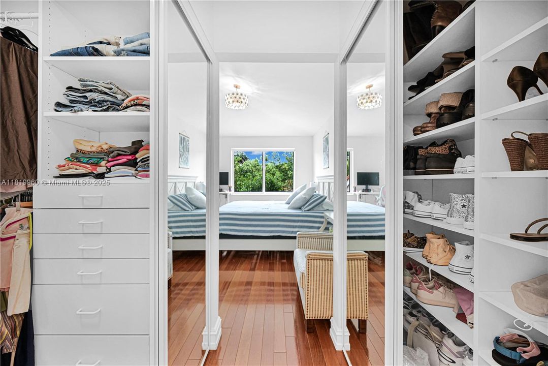 Vendido Recientemente: $918,000 (3 camas, 2 baños, 1919 Pies cuadrados)