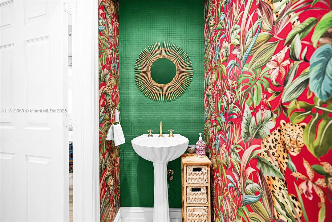 Vendido Recientemente: $918,000 (3 camas, 2 baños, 1919 Pies cuadrados)