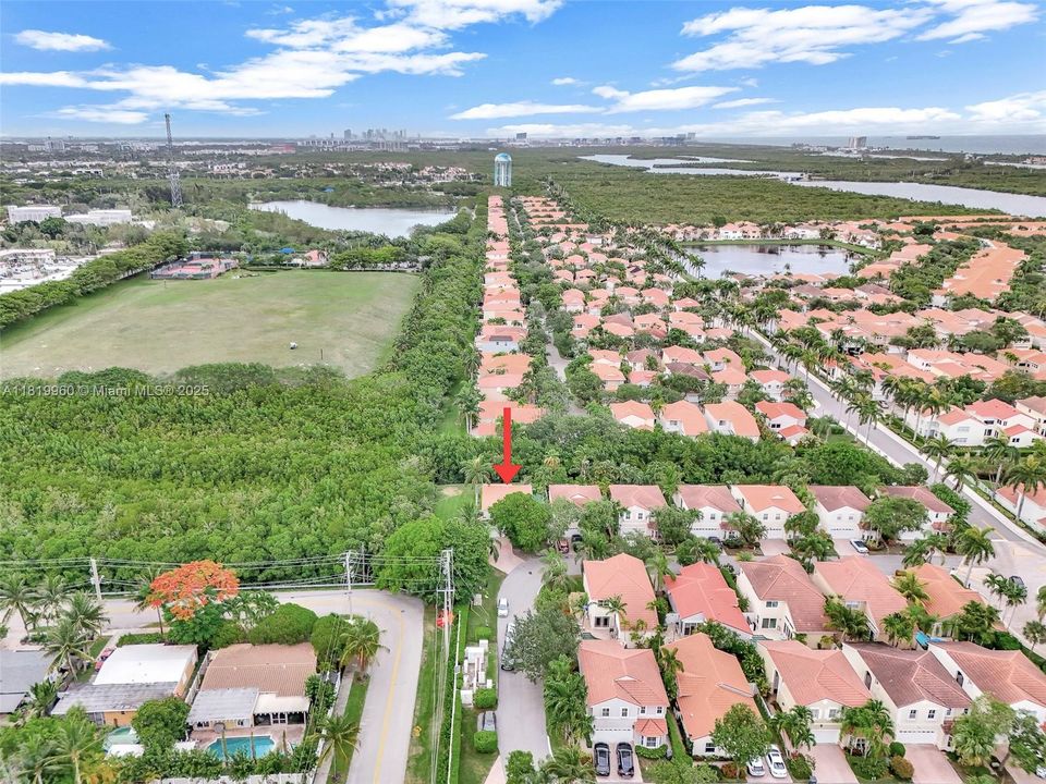 Vendido Recientemente: $918,000 (3 camas, 2 baños, 1919 Pies cuadrados)