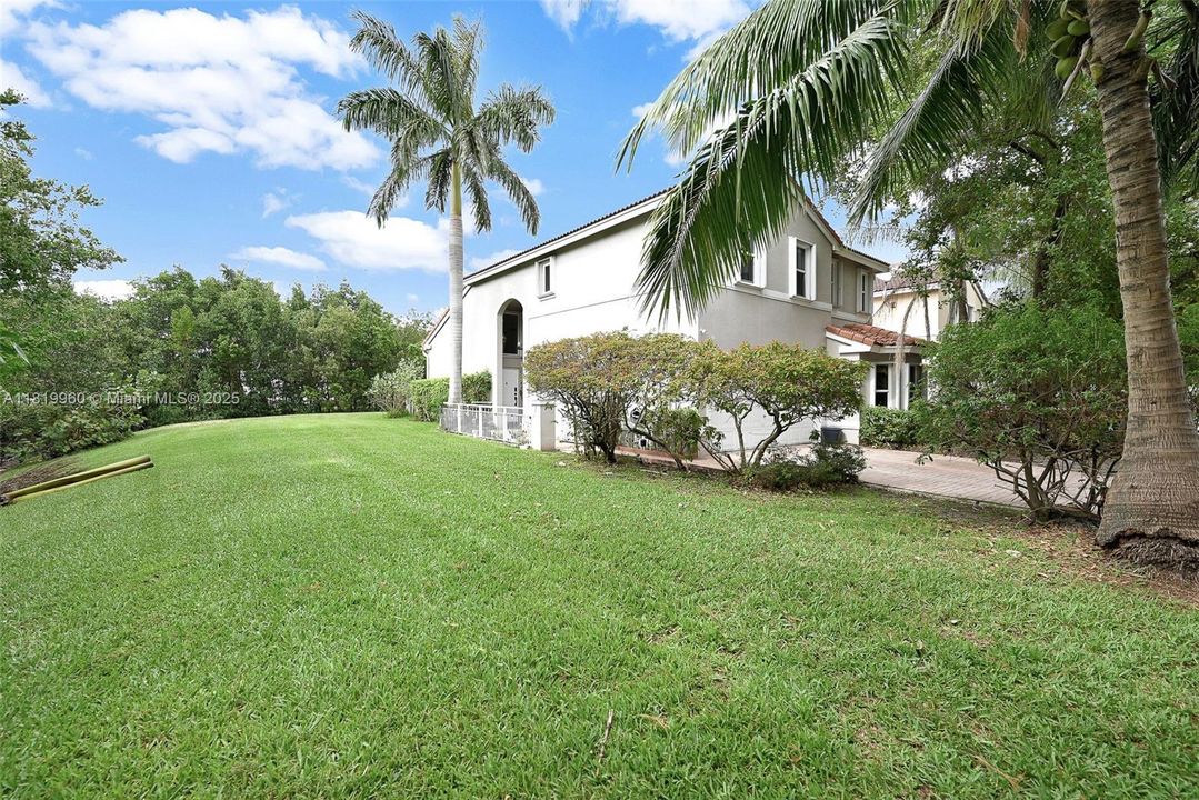 Vendido Recientemente: $918,000 (3 camas, 2 baños, 1919 Pies cuadrados)