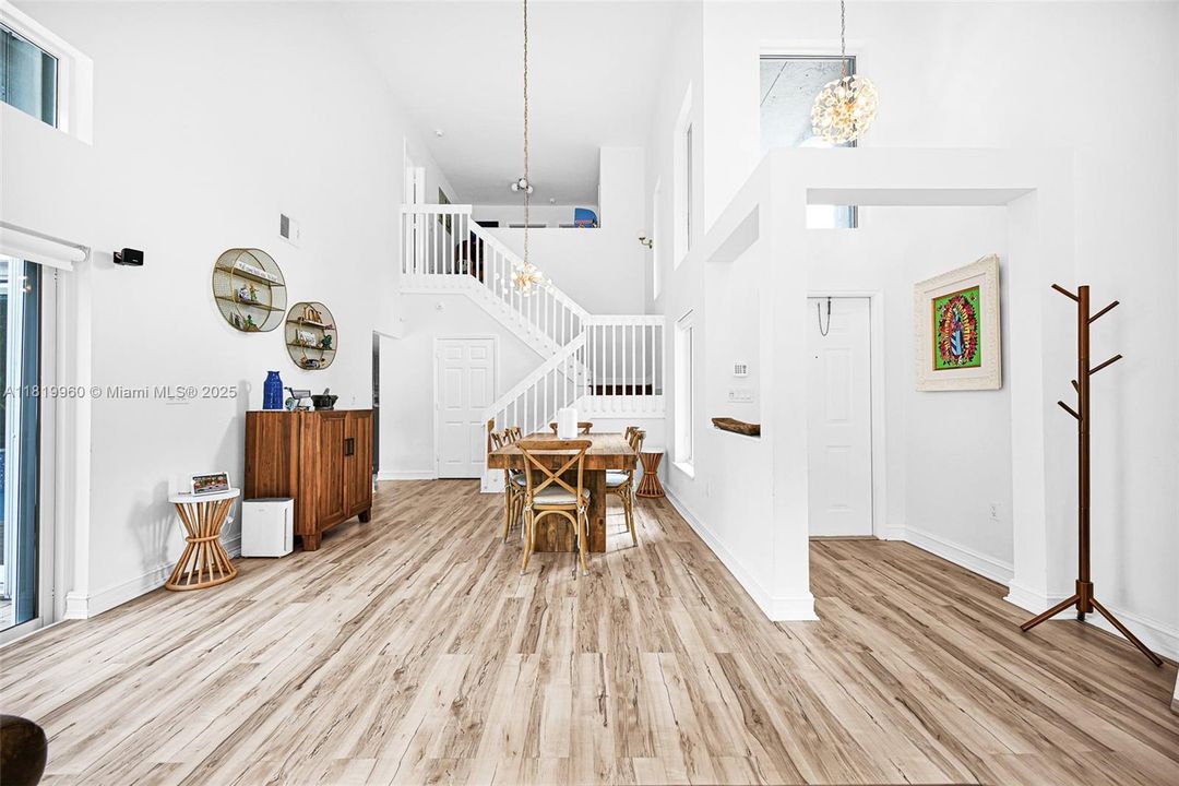 Vendido Recientemente: $918,000 (3 camas, 2 baños, 1919 Pies cuadrados)