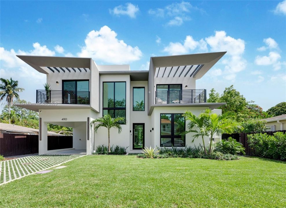 На продажу: $5,500,000 (5 спален, 5 ванн, 4325 Квадратных фут)