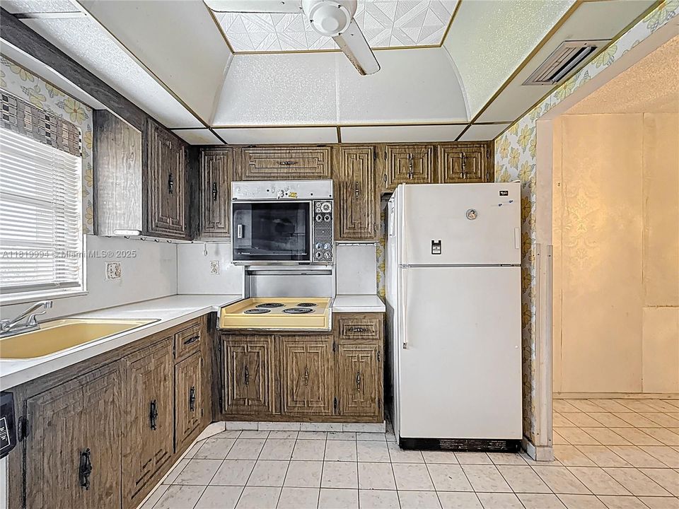 Recently Sold: $113,000 (2 beds, 2 baths, 1078 Square Feet)