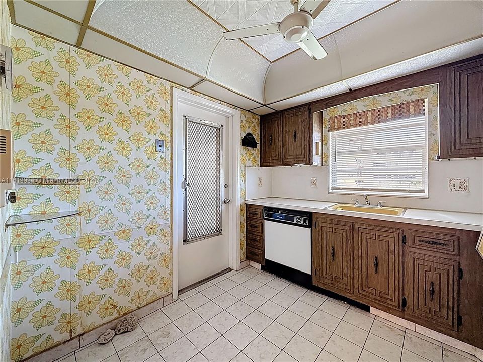 Recently Sold: $113,000 (2 beds, 2 baths, 1078 Square Feet)