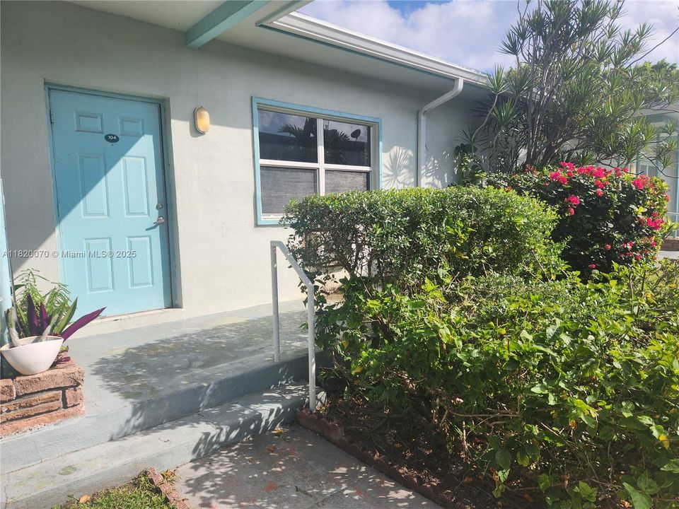 待售: $209,000 (1 贝兹, 1 浴室, 680 平方英尺)