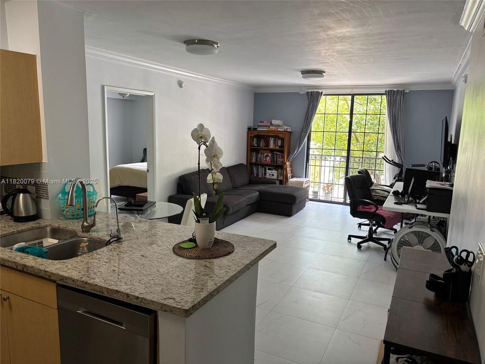 Recently Sold: $325,000 (2 beds, 2 baths, 1130 Square Feet)