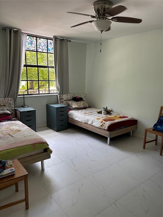 Recently Sold: $325,000 (2 beds, 2 baths, 1130 Square Feet)