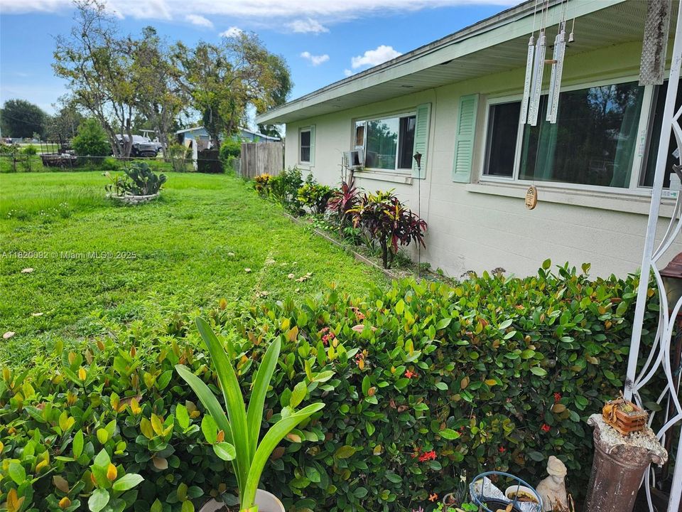 For Sale: $422,000 (3 beds, 2 baths, 2220 Square Feet)