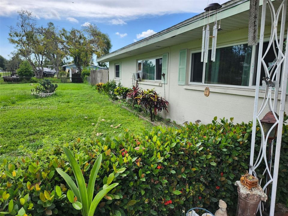 For Sale: $422,000 (3 beds, 2 baths, 2220 Square Feet)