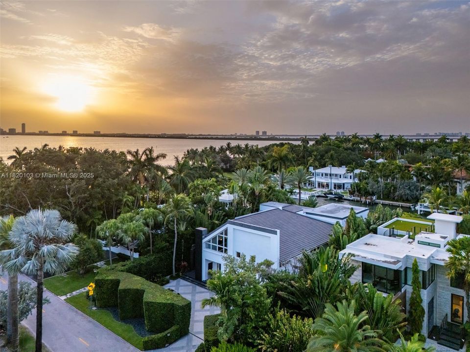 待售: $18,750,000 (5 贝兹, 7 浴室, 6688 平方英尺)