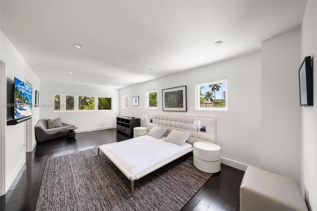 待售: $18,750,000 (5 贝兹, 7 浴室, 6688 平方英尺)