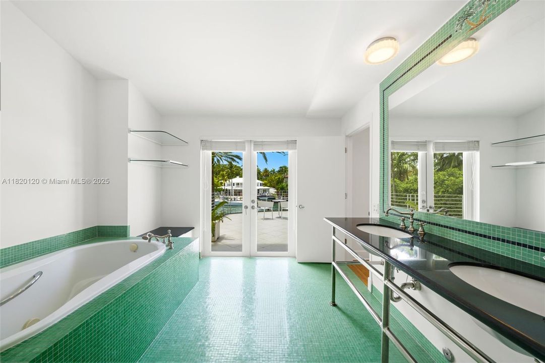 For Sale: $17,750,000 (5 beds, 4 baths, 4171 Square Feet)